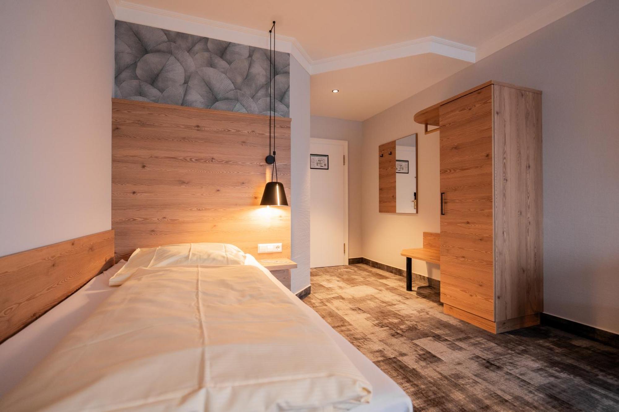 Hotel Adler - Paulas Alb إيهنغن الغرفة الصورة